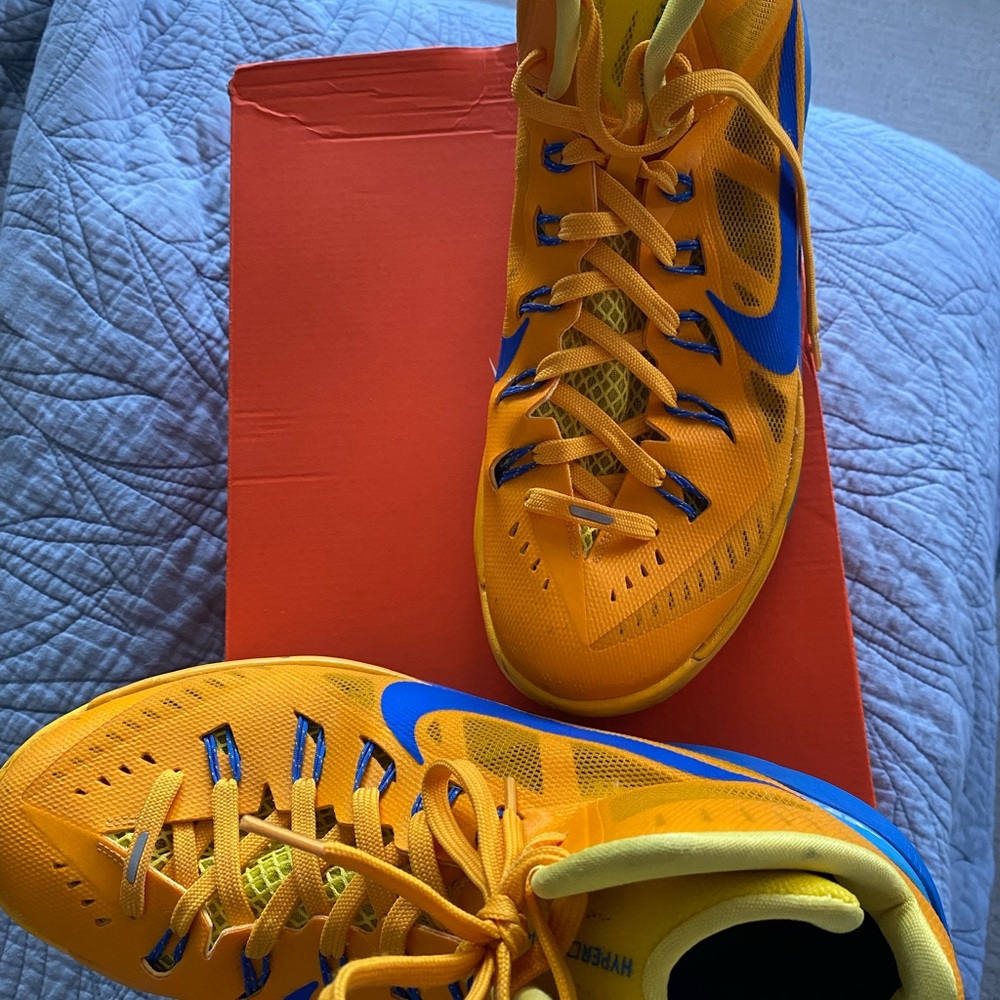 Nike Hyperdunk Shoes - image 2